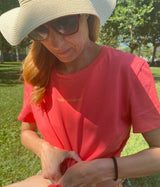 Camiseta feminina de algodão orgânico coral