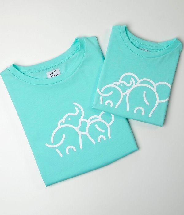 pack-mujer-camiseta-azul-elefantes-niño-madre-juego-familia